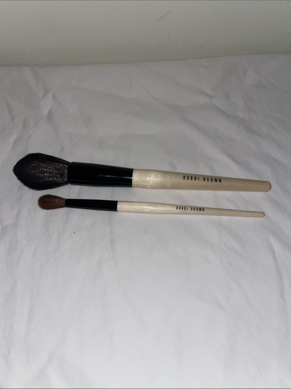 Bobbi Brown Full size Natural Beige Handle 2-Piece Makeup Brush Set. Unused.